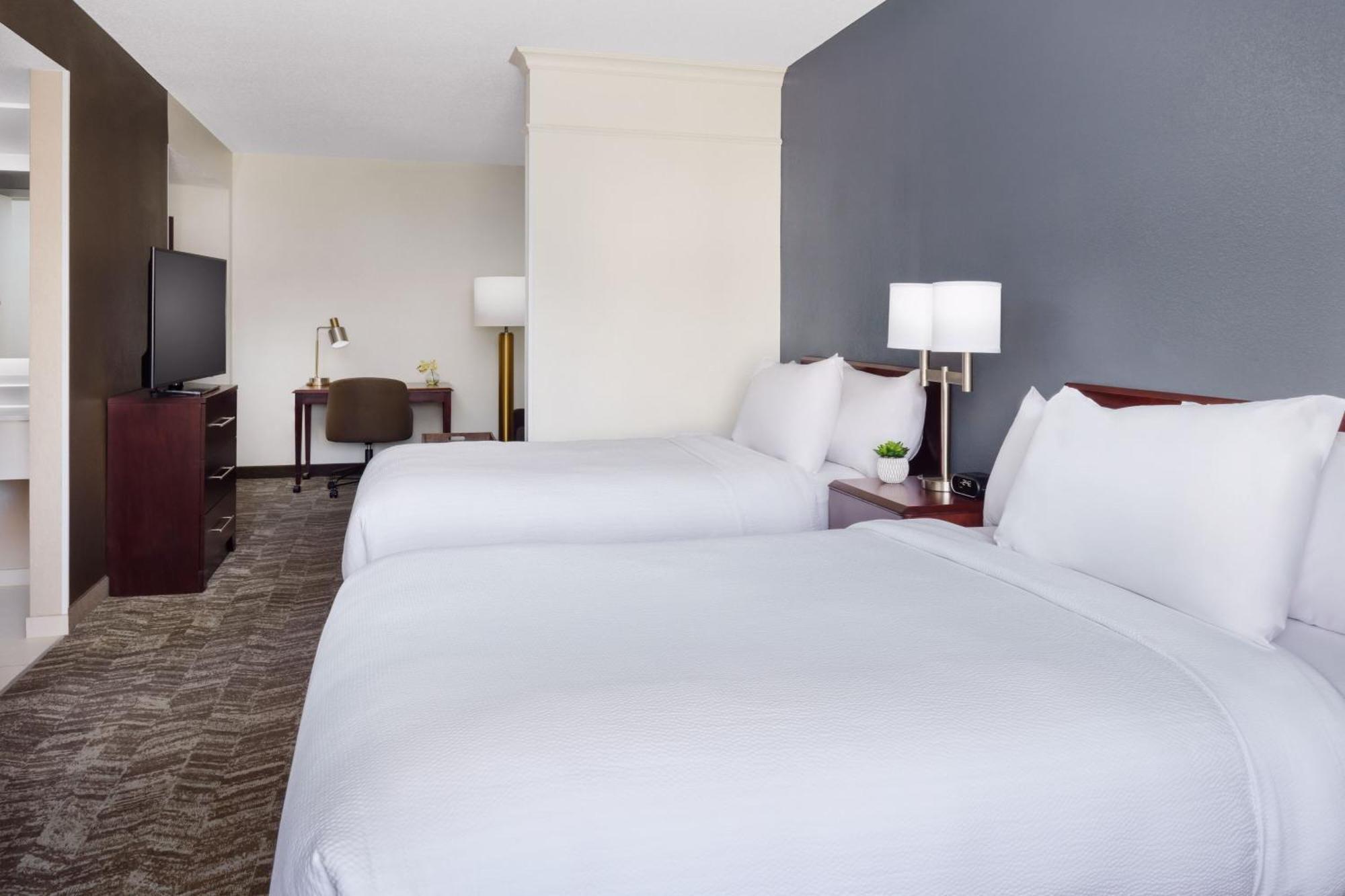 สปริงฮิลล์ สวีท แมนเชสเตอร์ บอสตัน รีเจียนัล แอร์พอร์ต Hotel ภายนอก รูปภาพ